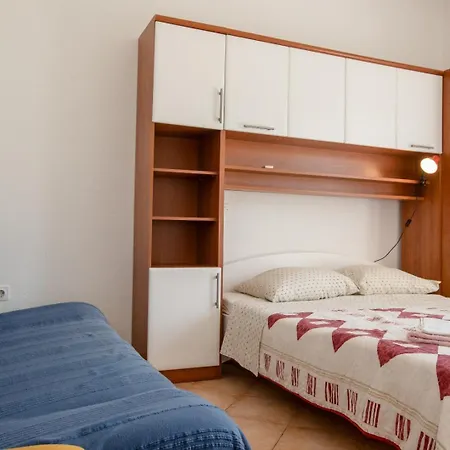 Ap Daisy M - 9 Personen Apartment