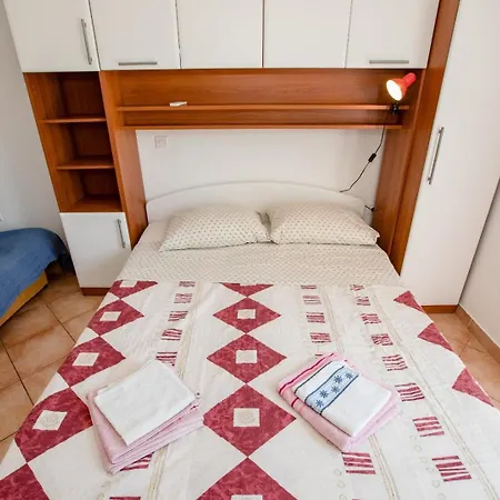 Ap Daisy M - 9 Personen アパート Palit