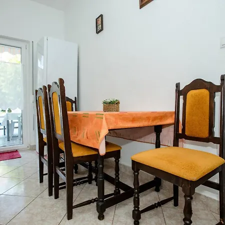 Ap Daisy M - 9 Personen Apartment *